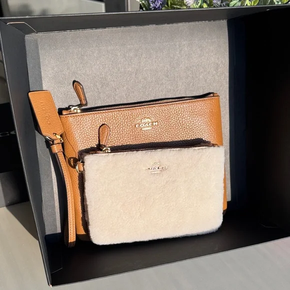 NEW COACH Shearling Key Pouch & Saddle Leather Purse Wristlet Pouch - Picture 8 of 12